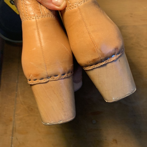 Kelsi Dagger clog heel 38.5 or size 8 comfortable w/great detail;easy on & off - Picture 9 of 10